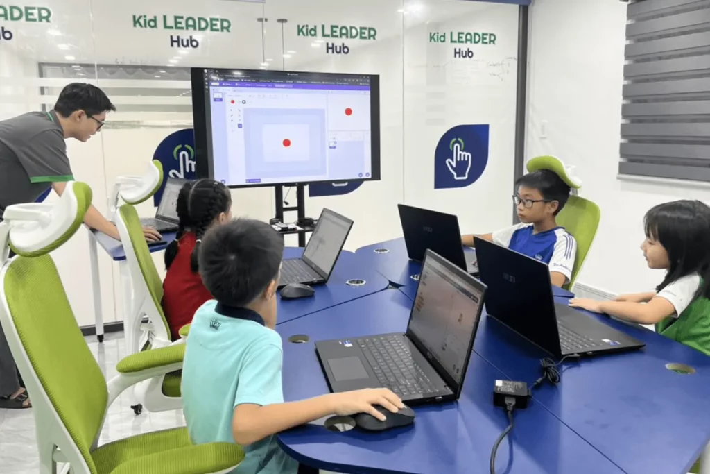 Học viên Kid Leader Hub đang tham gia khóa học