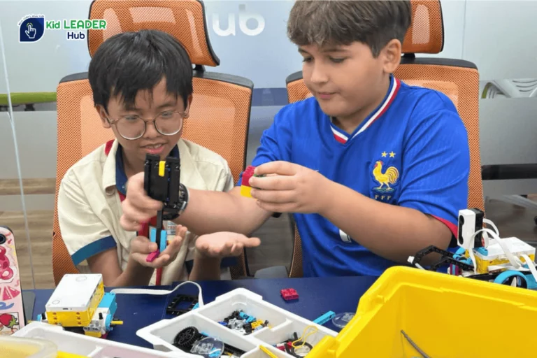 Trại hè tiếng Anh công nghệ tại TPHCM Kid Leader Hub TECH GUARDIANS 2025