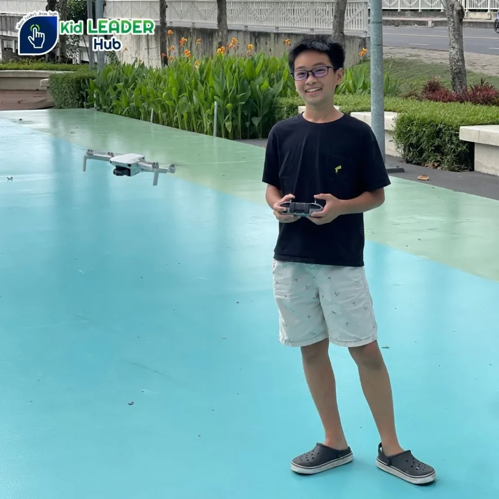 Học sinh tham gia lớp science môn điều khiển Drone tại KLH TECH GUARDIANS 2025