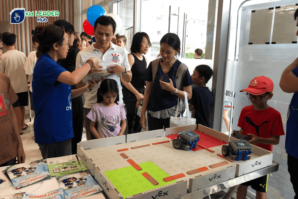 Trải Nghiệm Robot VEX IQ Kid Leader Hub Tại Scenic Valley Ngày 1/6/2025