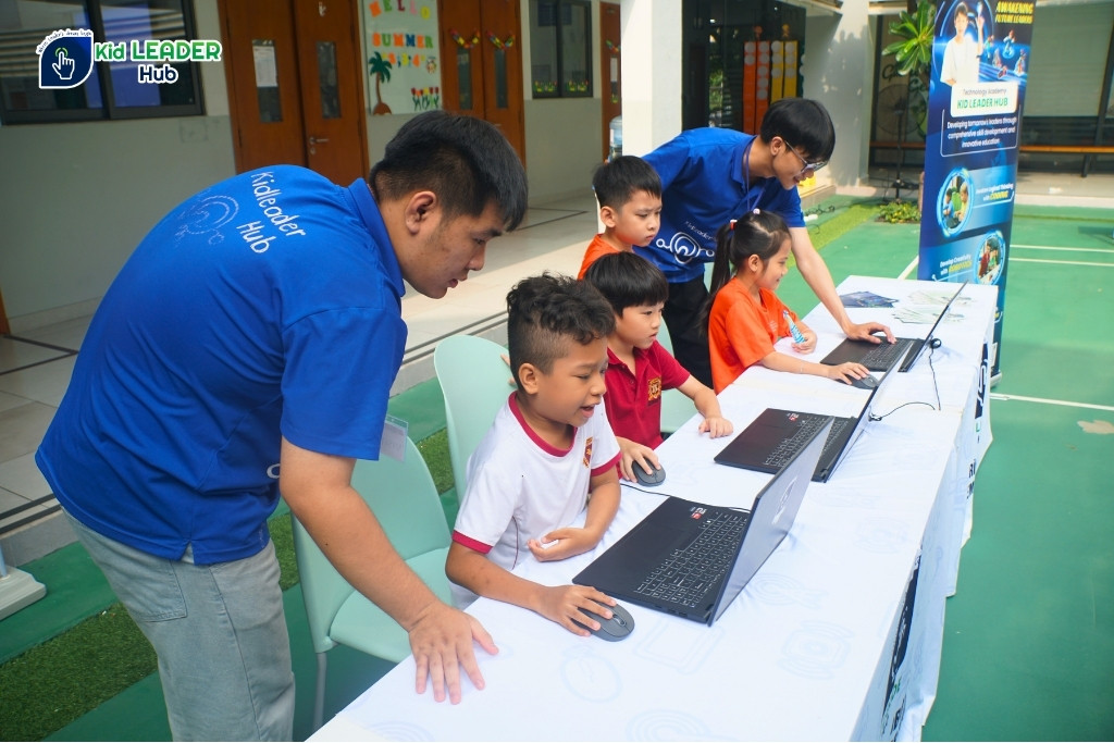 Kid Leader Hub mang đến hoạt động trải nghiệm lập trình cho trẻ em thông qua Minecraft tại VAS Summer Camp