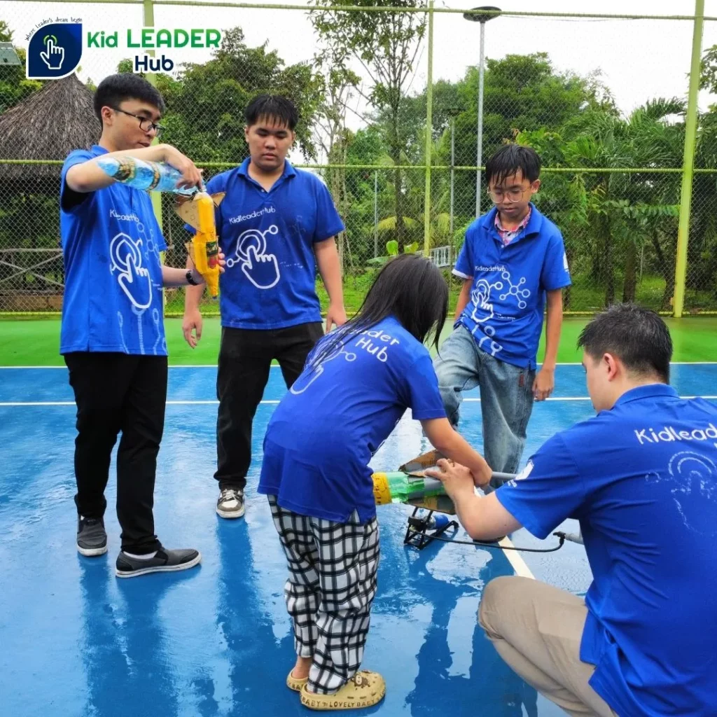 KLH TECH GUARDIAN 2025 Field Trip các bé chơi mà học với tên lửa nước mà các em tự tay làm