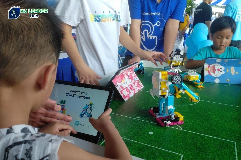 Ngày hội Phú Mỹ Hưng 2025 trải nghiệm Robotics Kid Leader Hub