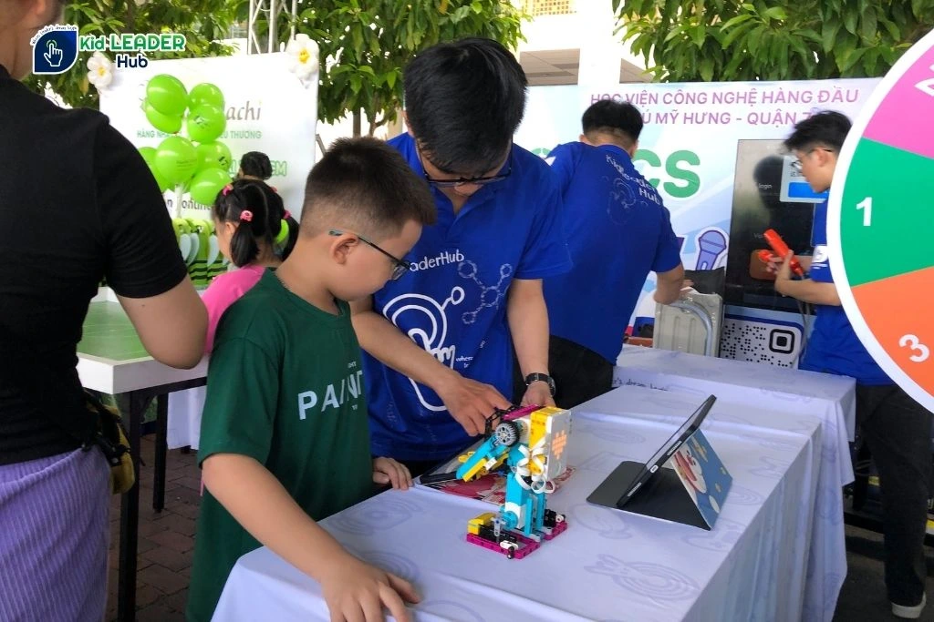Ngày hội Phú Mỹ Hưng 2025 khu vực trải nghiệm Robotics