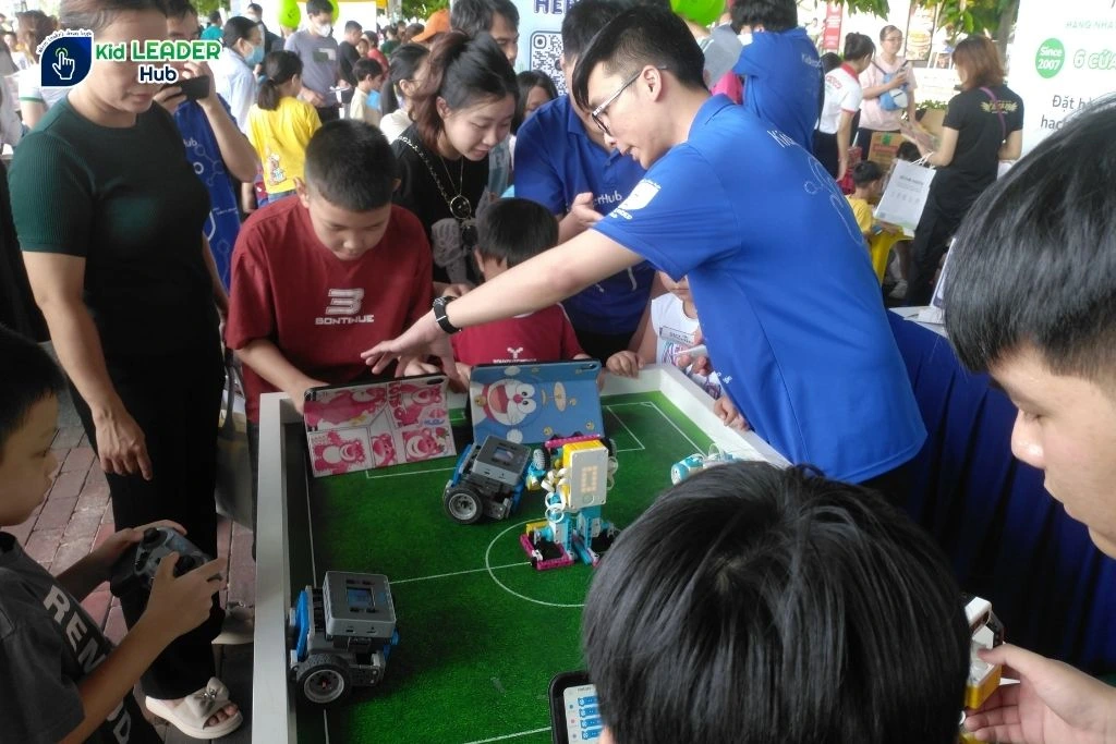 Ngày hội Phú Mỹ Hưng 2025 khu vực trải nghiệm Robotics