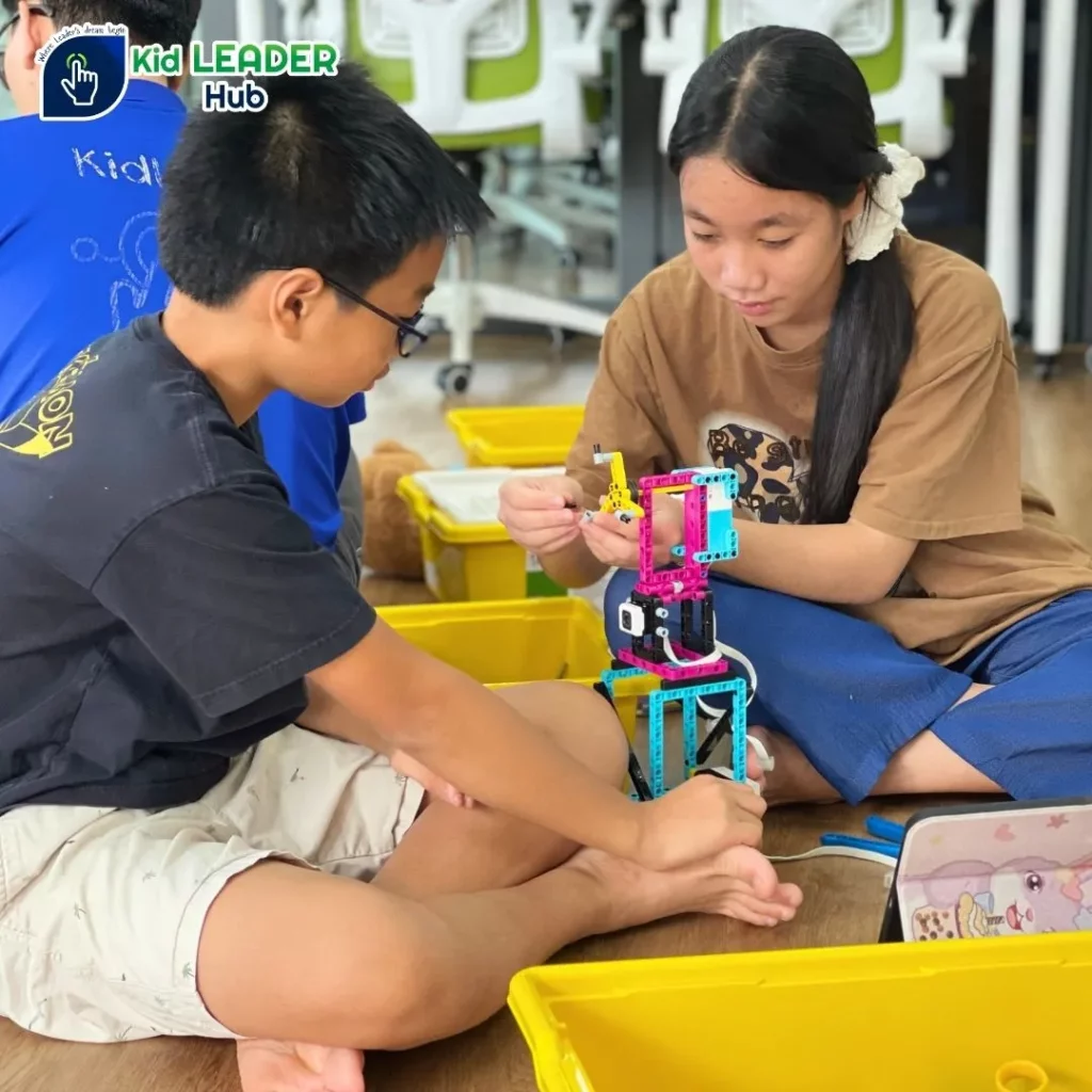 Phát triển toàn diện với môn học Robotics tại KLH TECH GUARDIANS 2025