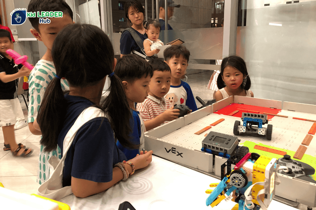 robot đối kháng VEX IQ Kid Leader Hub