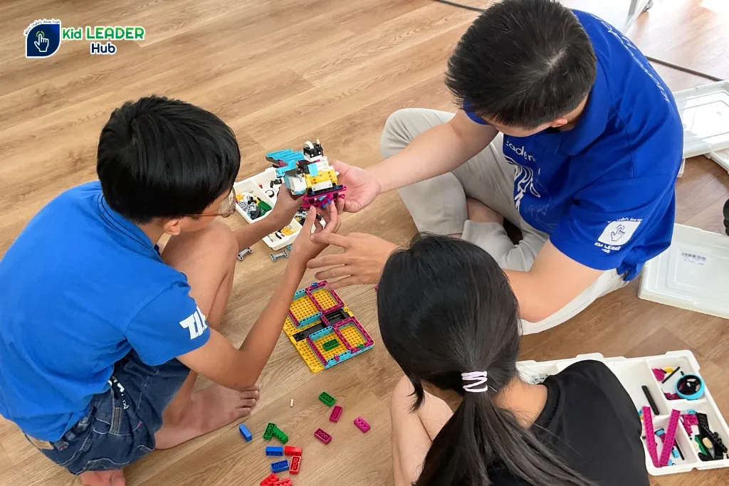 Kid Leader Hub Trại hè STEAM- Robotics: Chinh Phục Công Nghệ và Kỹ Thuật, Phát Triển Tư Duy Logic Vượt Trội