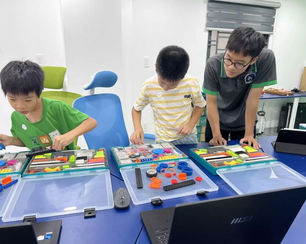 Kid Leader Hub mách bạn các cách phát triển tư duy công nghệ cho trẻ. 