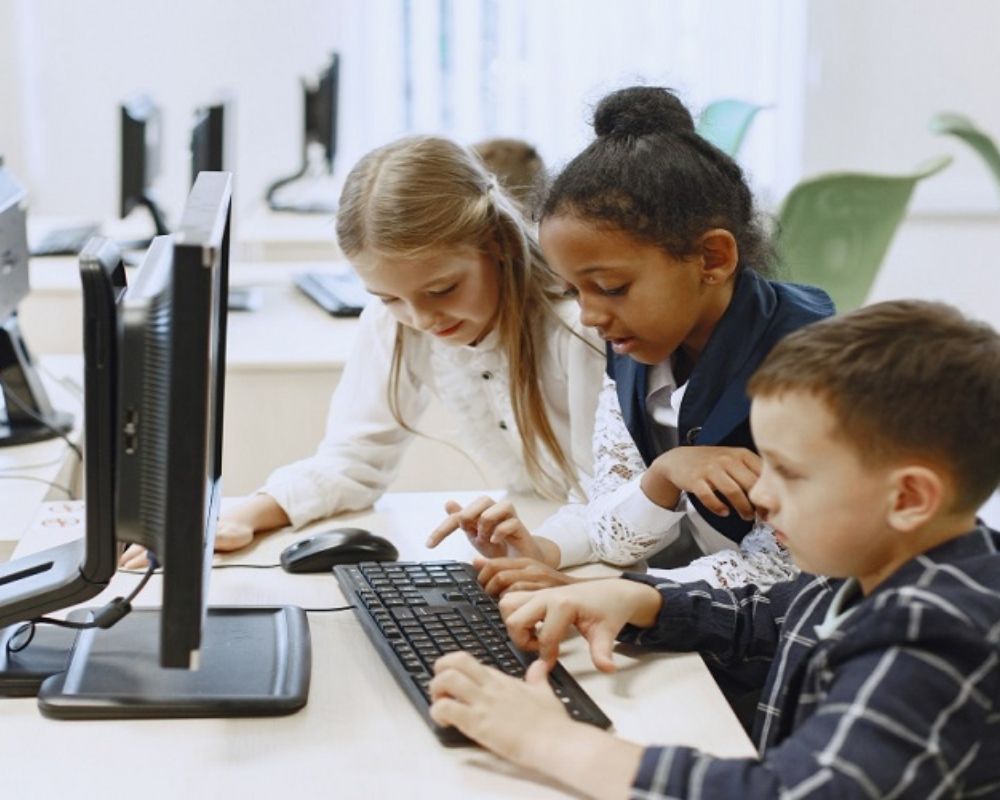 Những lý do nên cho trẻ nhỏ học tư duy máy tính từ sớm. 