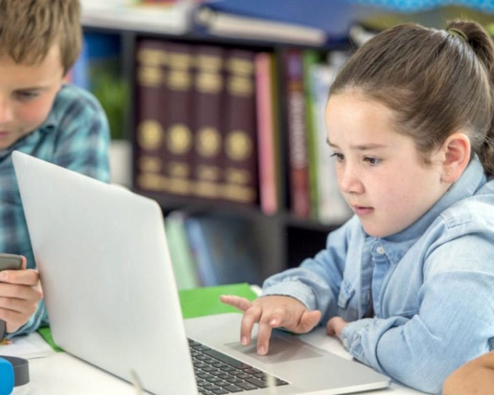 Những cách để trẻ bắt đầu học tư duy máy tính. 