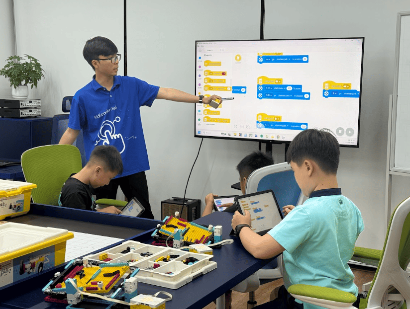 Khóa học lập trình cho trẻ em tại Kid LEADER Hub