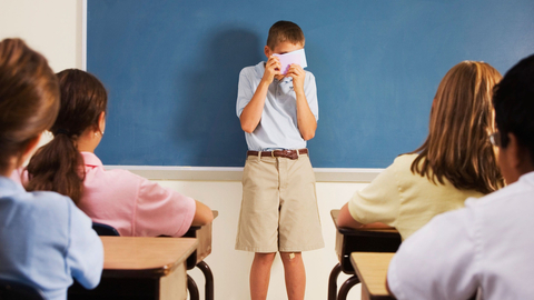 Trẻ nhút nhát có nên học public speaking?